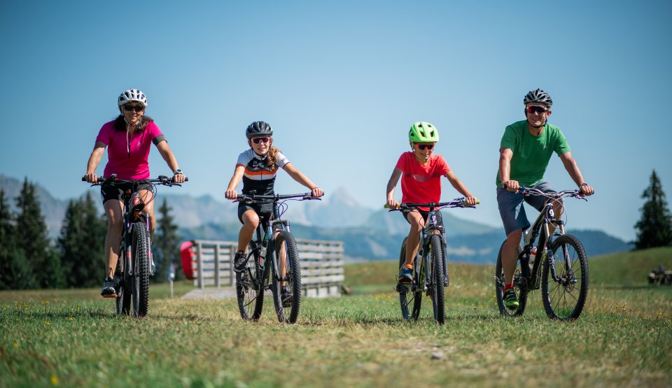 VTT en famille au Lachat